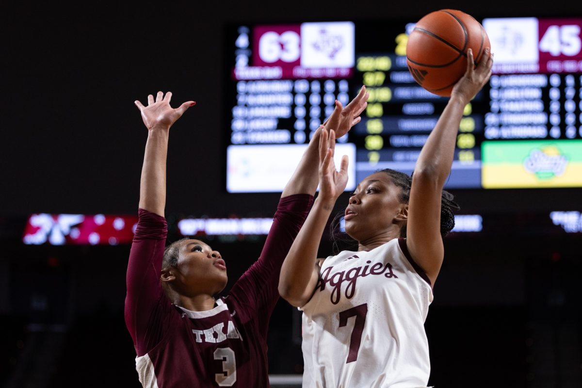 Texas A&amp;M guard Kyndall Hunter (7) makes a layup during Texas A&amp;M’s game against Texas Southern at Reed Arena on Monday, Dec. 16, 2024. (Chris Swann/The Battalion)