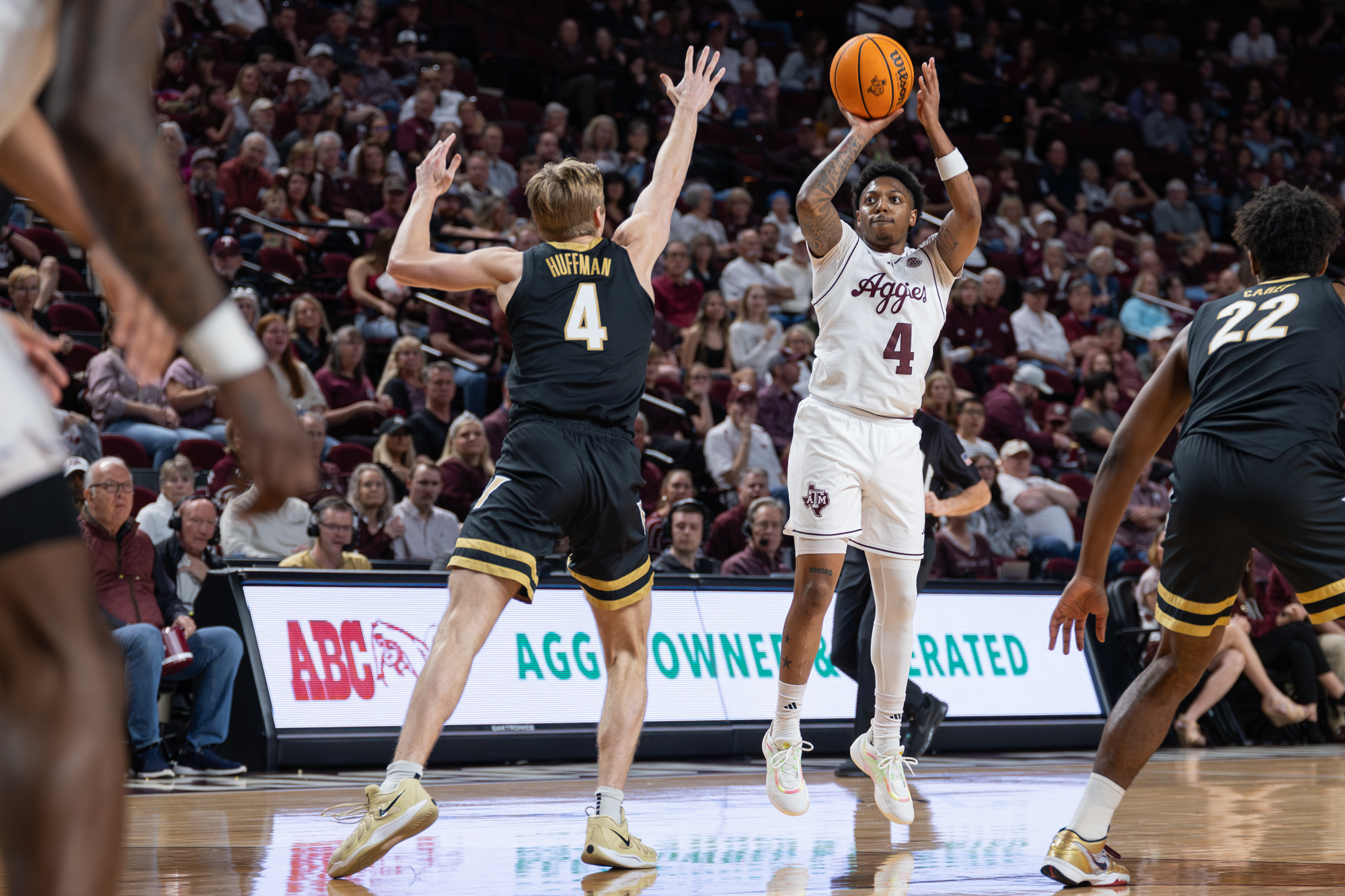 GALLERY: Men's Basketball vs. Vanderbilt