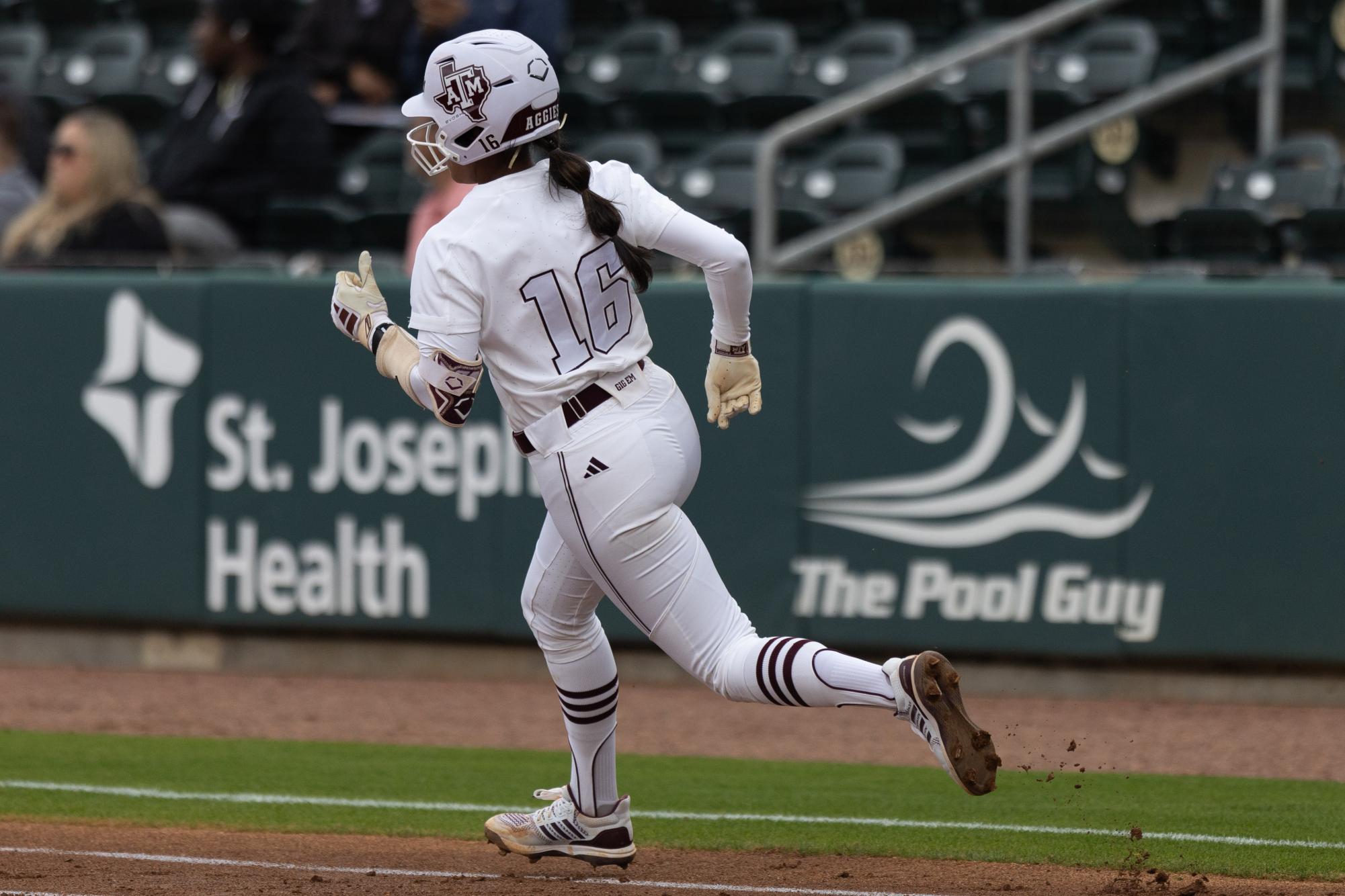 GALLERY: Softball vs. Texas State