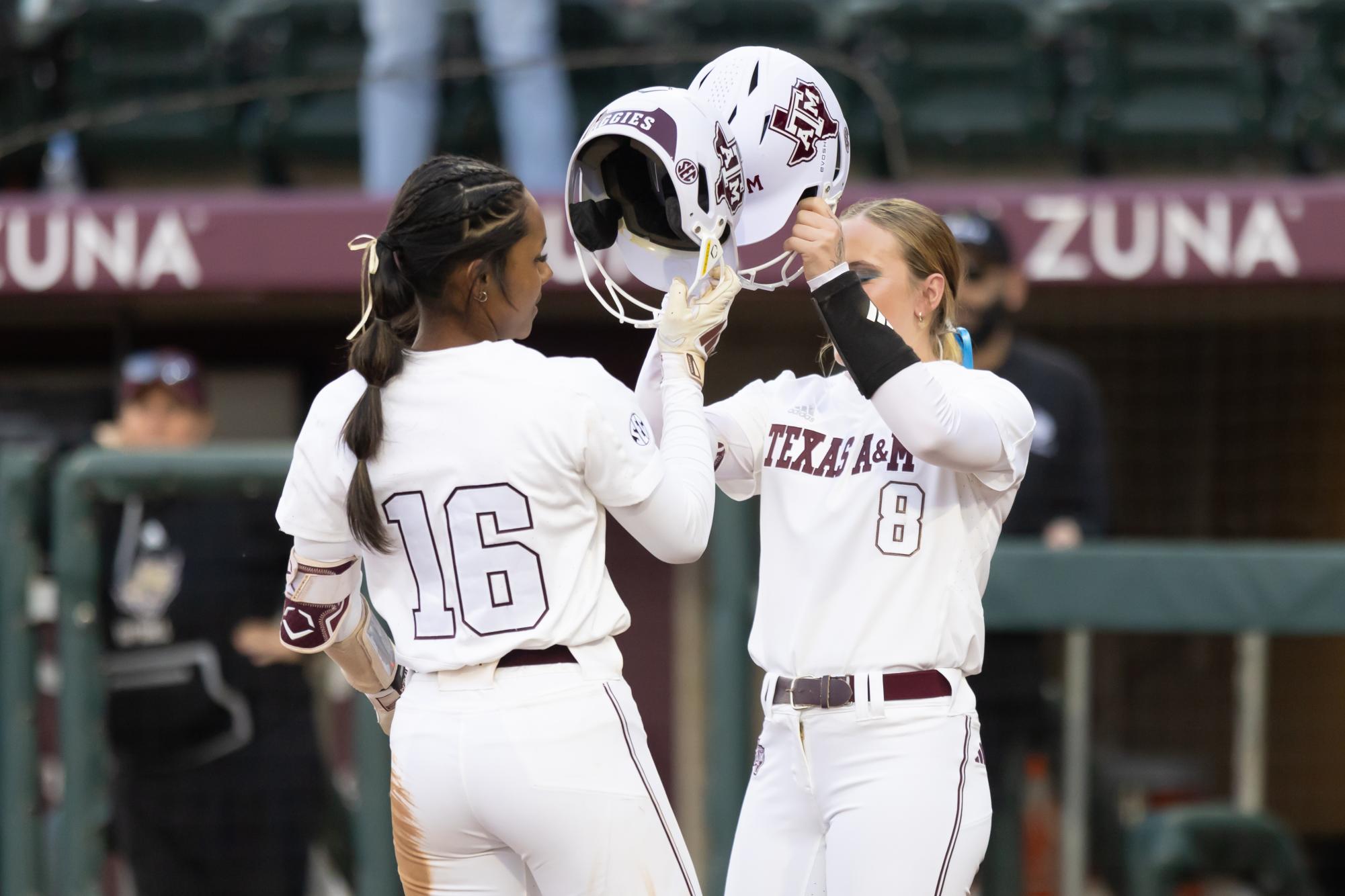 GALLERY: Softball vs. Texas State