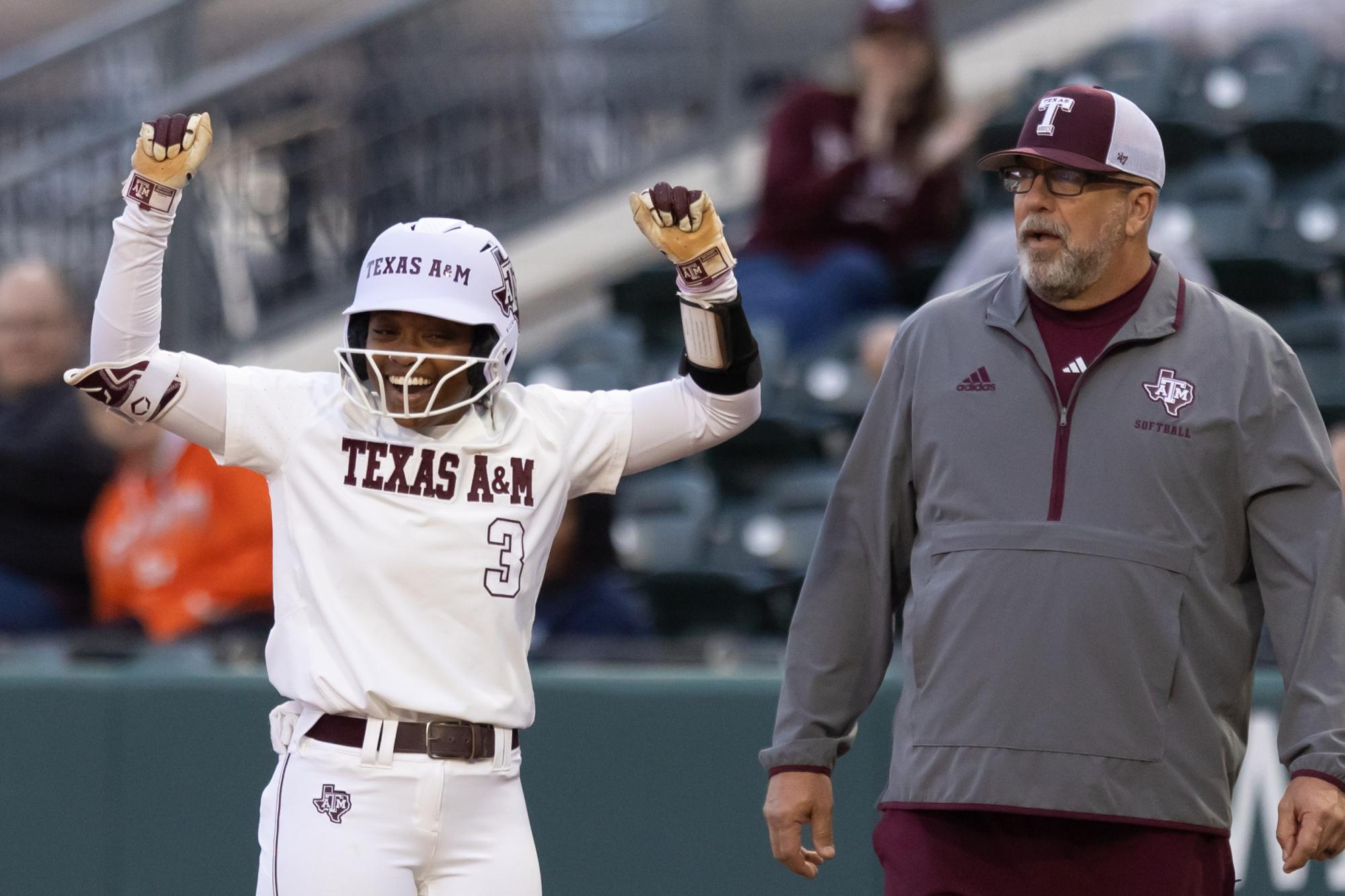 GALLERY: Softball vs. Texas State