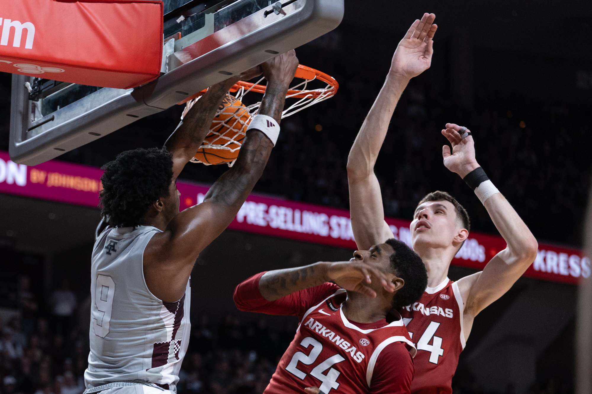 GALLERY: Men's Basketball vs. Arkansas