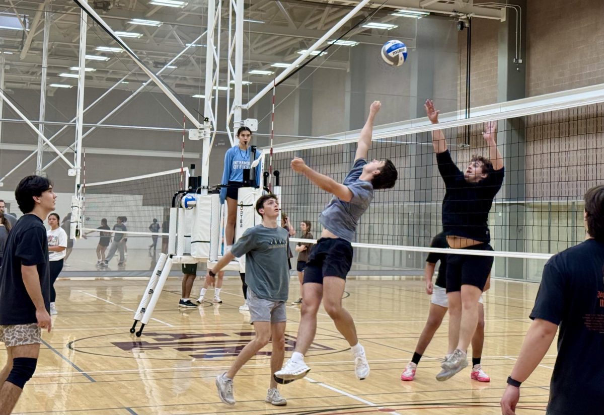 Davis MVolleyballRecap 02 10 Jour359
