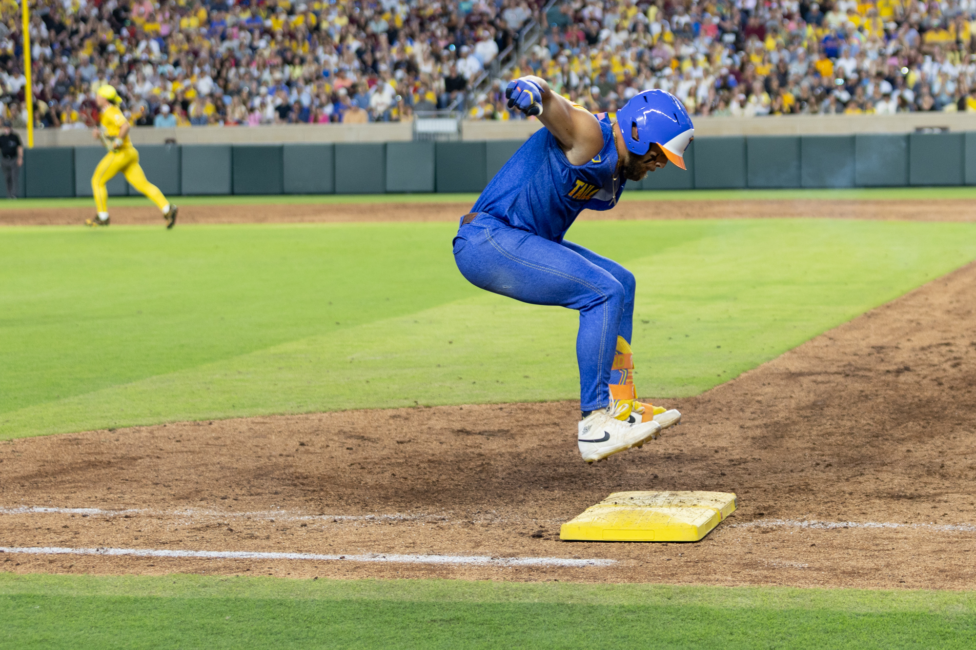 GALLERY: Banana Ball - Savannah Bananas vs. Texas Tailgaters